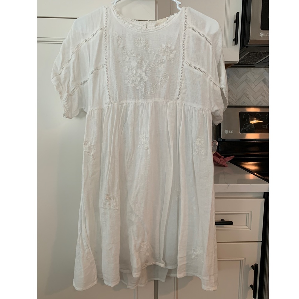 White lace dress